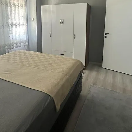 Lägenhet In The Center, 6-7 Minutes To The Airport, Close To The Sea And Coves *