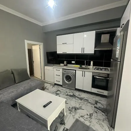 Lägenhet In The Center, 6-7 Minutes To The Airport, Close To The Sea And Coves *